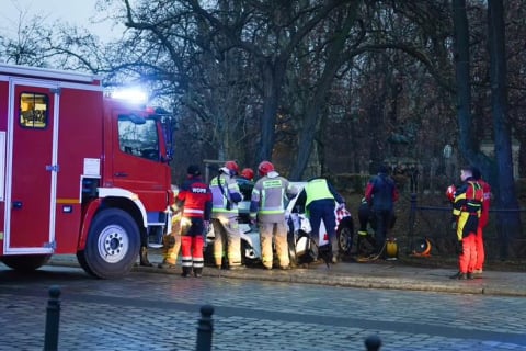 Dowody nie zostawiły wątpliwości. Kierowca, który wjechał do miejskiej fosy, był nietrzeźwy - 3