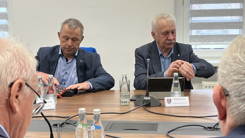 Starosta karkonoski odwołany! Krzysztof Wiśniewski stracił poparcie radnych - 2