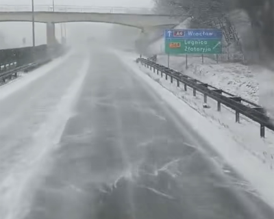 Sypie śnieg na Dolnym Śląsku. Trudne warunki dla kierowców z zachodu i południa regionu. Autostrada A4 była zablokowana - 7