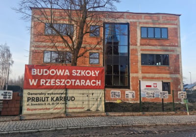 Inni likwidują, a w gminie Miłkowice budują. Powstaje nowa szkoła w Rzeszotarach