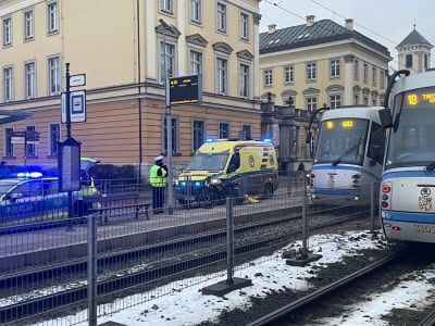 Rowerzysta wjechał pod tramwaj. Poważny wypadek na ul. Kazimierza Wielkiego we Wrocławiu