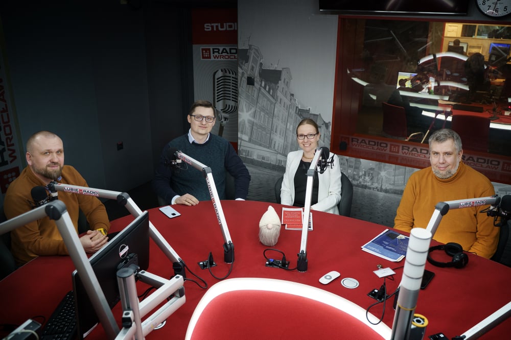 Debata samorządowa w Radiu Wrocław: Co z reformą wrocławskich osiedli? - Różne punkty słyszenia w Radiu Wrocław. Od poniedziałku do piątku, po godzinie 20:00.