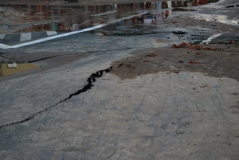 Zalana ul. Traugutta. To nie pierwsza awaria w tym miejscu. Zobaczcie, jak było w 2008 roku - 3