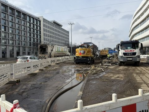 Ulica Traugutta znów przejezdna, ale naprawa trwa. MPWiK wciąż nie dokopało się do uszkodzonej rury - 7