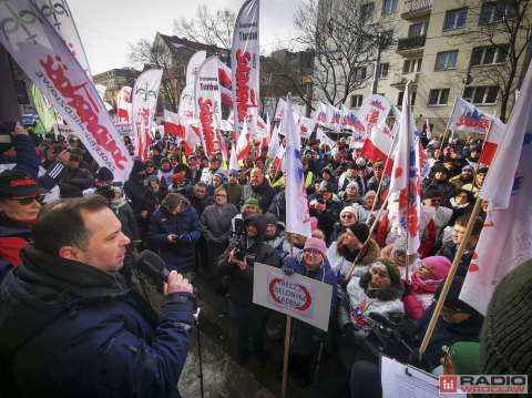 Rolnicy protestują we Wrocławiu. Ciągniki przed urzędem już od samego świtu - 4