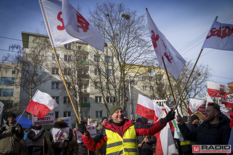 Rolnicy protestują we Wrocławiu. Ciągniki przed urzędem już od samego świtu - 5