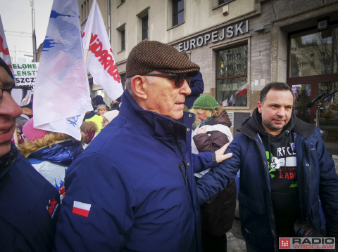 Rolnicy protestują we Wrocławiu. Ciągniki przed urzędem już od samego świtu - 6