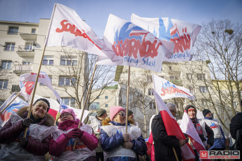 Rolnicy protestują we Wrocławiu. Ciągniki przed urzędem już od samego świtu - 7