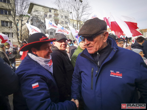Rolnicy protestują we Wrocławiu. Ciągniki przed urzędem już od samego świtu - 9