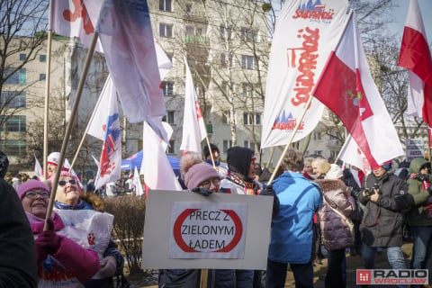 Rolnicy protestują we Wrocławiu. Ciągniki przed urzędem już od samego świtu - 11