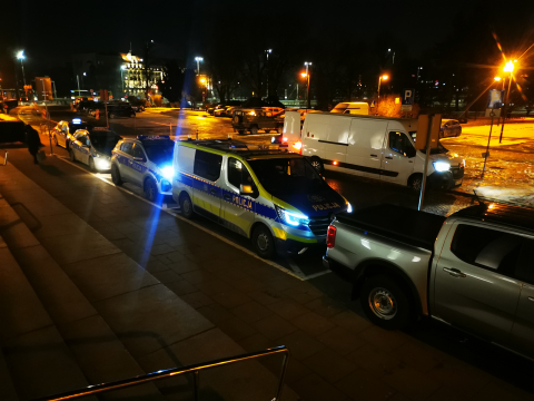 Rolnicy protestują we Wrocławiu. Ciągniki przed urzędem już od samego świtu - 0