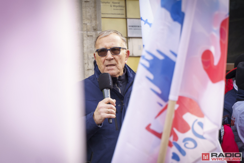Rolnicy protestują we Wrocławiu. Ciągniki przed urzędem już od samego świtu - 31