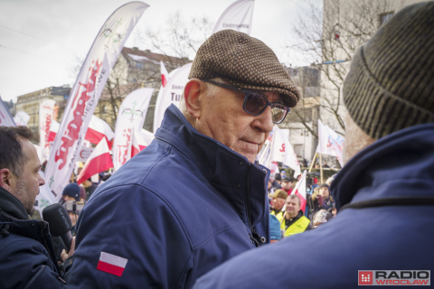 Rolnicy protestują we Wrocławiu. Ciągniki przed urzędem już od samego świtu - 2