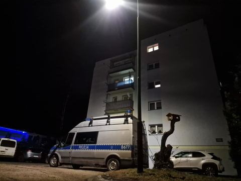 Pięciolatka wypadła z balkonu w Olszynie. Ojciec miał ponad 1,5 promila alkoholu - 2
