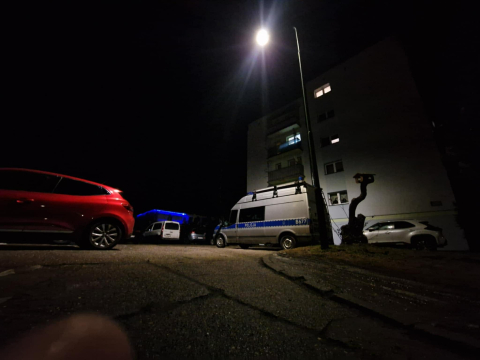 Pięciolatka wypadła z balkonu w Olszynie. Ojciec miał ponad 1,5 promila alkoholu - 3