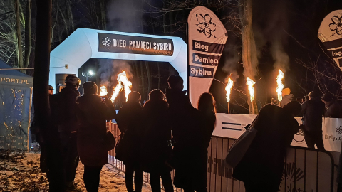 Ponad 500 osób pobiegło nocą, by uczcić pamięć zesłańców Sybiru - 2
