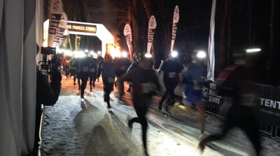 Ponad 500 os&oacute;b pobiegło nocą, by uczcić pamięć zesłańc&oacute;w Sybiru