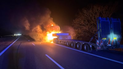 Trasa S5 w kierunku Wrocławia była zablokowana. Płonął samoch&oacute;d ciężarowy