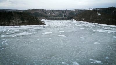 Księżycowy krajobraz przy Zaporze Pilchowickiej. Tak wygląda po spuszczeniu wody z jeziora