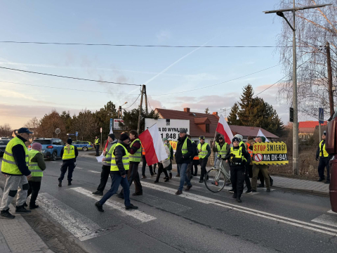Kolejny protest mieszkańców po tragedii na DK94. Blokowali przejście dla pieszych - 2