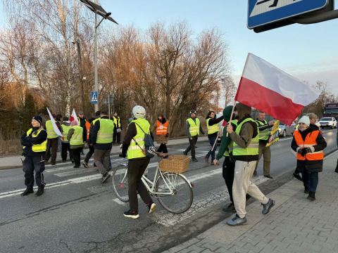 Kolejny protest mieszkańców po tragedii na DK94. Blokowali przejście dla pieszych - 3