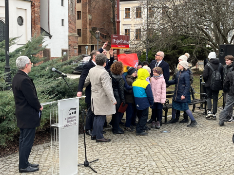 Skwer na wyspie Piasek zyskał nazwę. Nawiązuje ona do słów kardynała Bolesława Kominka - 3