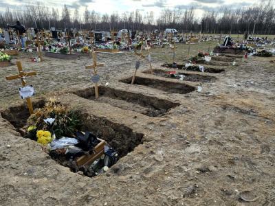 Zapadnięte groby na cmentarzu w Jaszkowie. Kilkadziesiąt mogił zniszczonych przez odwilż