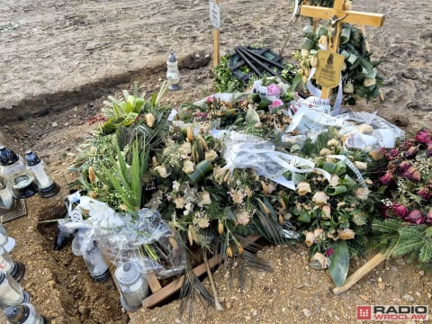 Zapadnięte groby na cmentarzu w Jaszkowie. Kilkadziesiąt mogił zniszczonych przez odwilż. "Wygląda to przerażająco" - 2