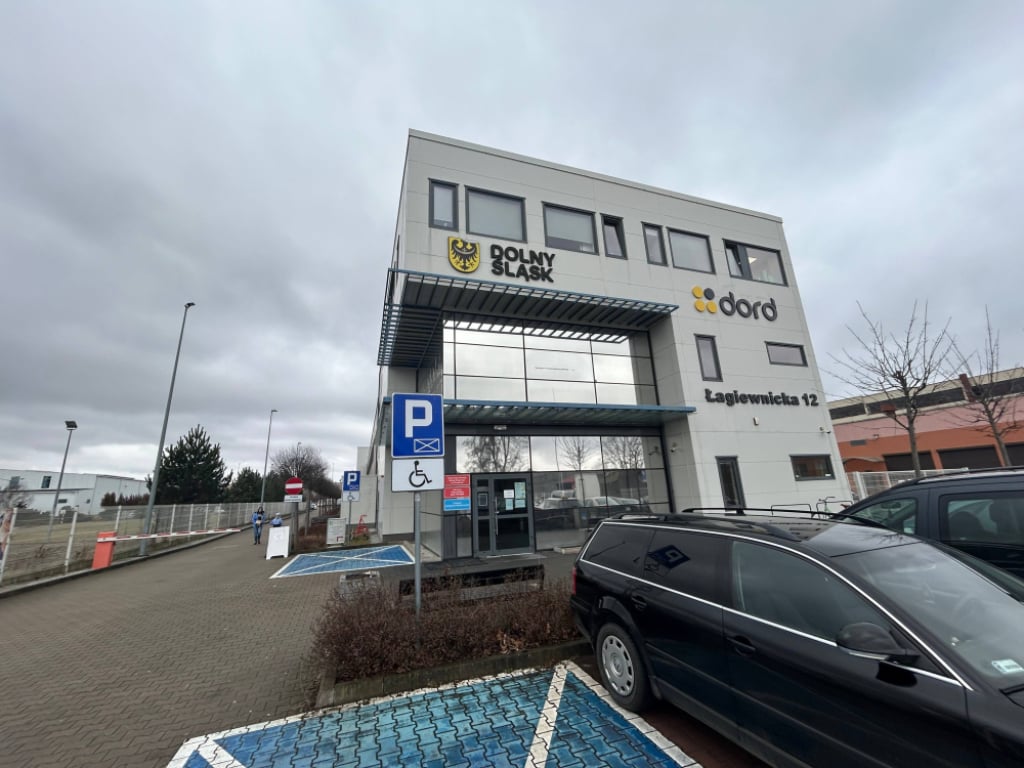 Tylu egzaminów na prawo jazdy na Dolnym Śląsku jeszcze nie było! Przybywa młodych kierowców, a od marca za kółko wsiądą 17-latkowie - 2025 rok był rekordowym na Dolnym Śląsku, jeśli chodzi o prawo jazdy.