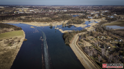 Ulica we Wrocławiu zalana po roztopach. "Nieprzejezdna w obu kierunkach" - 1