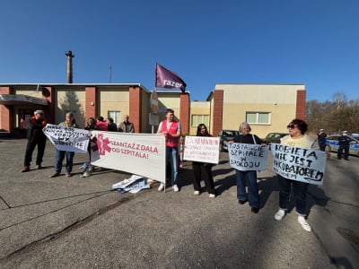 Dwie demonstracje przed szpitalem w Lubaniu. Chodzi o zatrudnienie lekarki