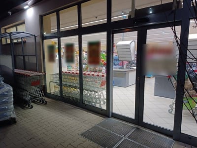 Ochroniarz okradł sklepy z papieros&oacute;w. Interwencja milickich policjant&oacute;w