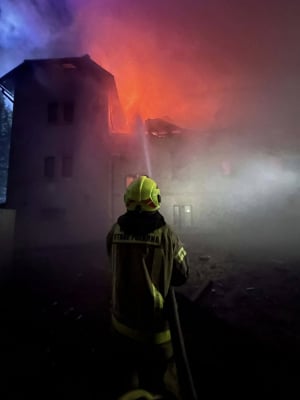 Spłonął dawny pensjonat w Świeradowie-Zdroju. W środku budynku znaleziono ciało - 0