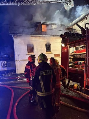 Spłonął dawny pensjonat w Świeradowie-Zdroju. W środku budynku znaleziono ciało - 5