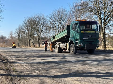 „Droga wstydu” idzie do remontu. Mieszkańcy muszą jeździć po niej slalomem - 2