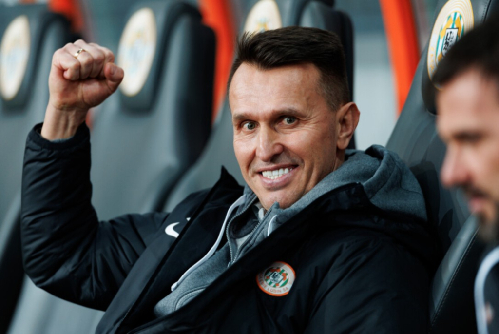Ekstraklasa: Zagłębie Lubin zostało nowym liderem - Trener Leszek Ojrzyński doprowadził Zagłębie Lubin na pierwsze miejsce w Ekstraklasie.