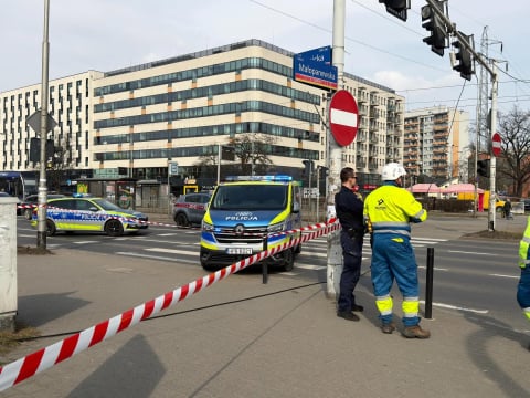 Wrocław: Duże utrudnienia na Legnickiej. Nie jeżdżą tramwaje po zerwaniu kabla energetycznego - 2