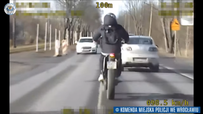 Ten pościg ulicami Wrocławia mrozi krew w żyłach. Pędził 140 km/h między samochodami