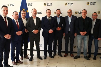 Miliony na odbudowę dw&oacute;ch linii kolejowych. Na te decyzje mieszkańcy czekali od lat