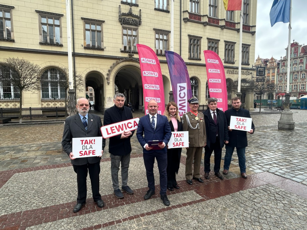 Wrocławska Lewica apeluje do prezydenta o podpisanie ustawy wdrażającej program SAFE - Politycy wrocławskiej Lewicy.