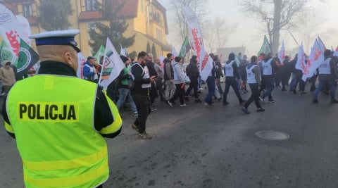 Protestowali przed siedzibą "Polskiej Miedzi". Domagają się podwyżek - 1