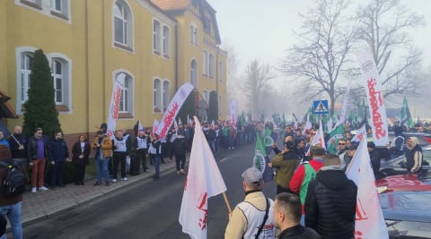 Protestowali przed siedzibą "Polskiej Miedzi". Domagają się podwyżek - 2