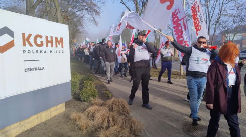 Protestowali przed siedzibą "Polskiej Miedzi". Domagają się podwyżek - 3