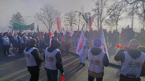 Protestowali przed siedzibą "Polskiej Miedzi". Domagają się podwyżek - 6