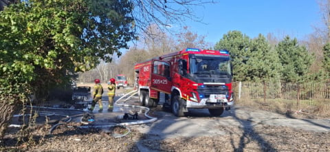 Pożar na terenie szpitala na Kamieńskiego! 9 zastępów w akcji, dym było widać z daleka - 3