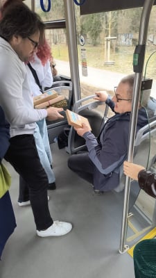 „Tramwaj zwany zaczytaniem” znów na torach. BookTram rozdaje książki we Wrocławiu - 0