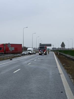 Przewrócony bus blokował trasę S3. Pojazdem podróżowało 5 osób [ZDJĘCIA] - 0