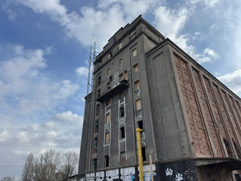 W dawnym elewatorze zbożowym powstaną mieszkania. Zobacz, jak zmieni się zabytkowy obiekt - 10