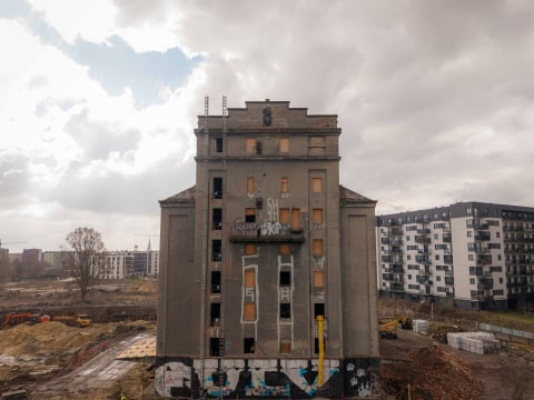 W dawnym elewatorze zbożowym powstaną mieszkania. Zobacz, jak zmieni się zabytkowy obiekt - 16