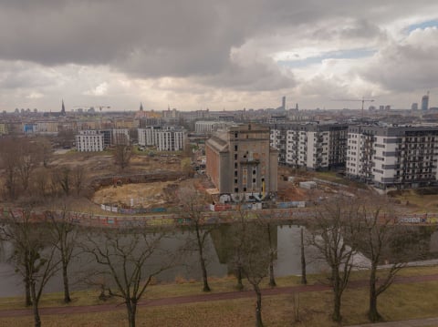W dawnym elewatorze zbożowym powstaną mieszkania. Zobacz, jak zmieni się zabytkowy obiekt - 18